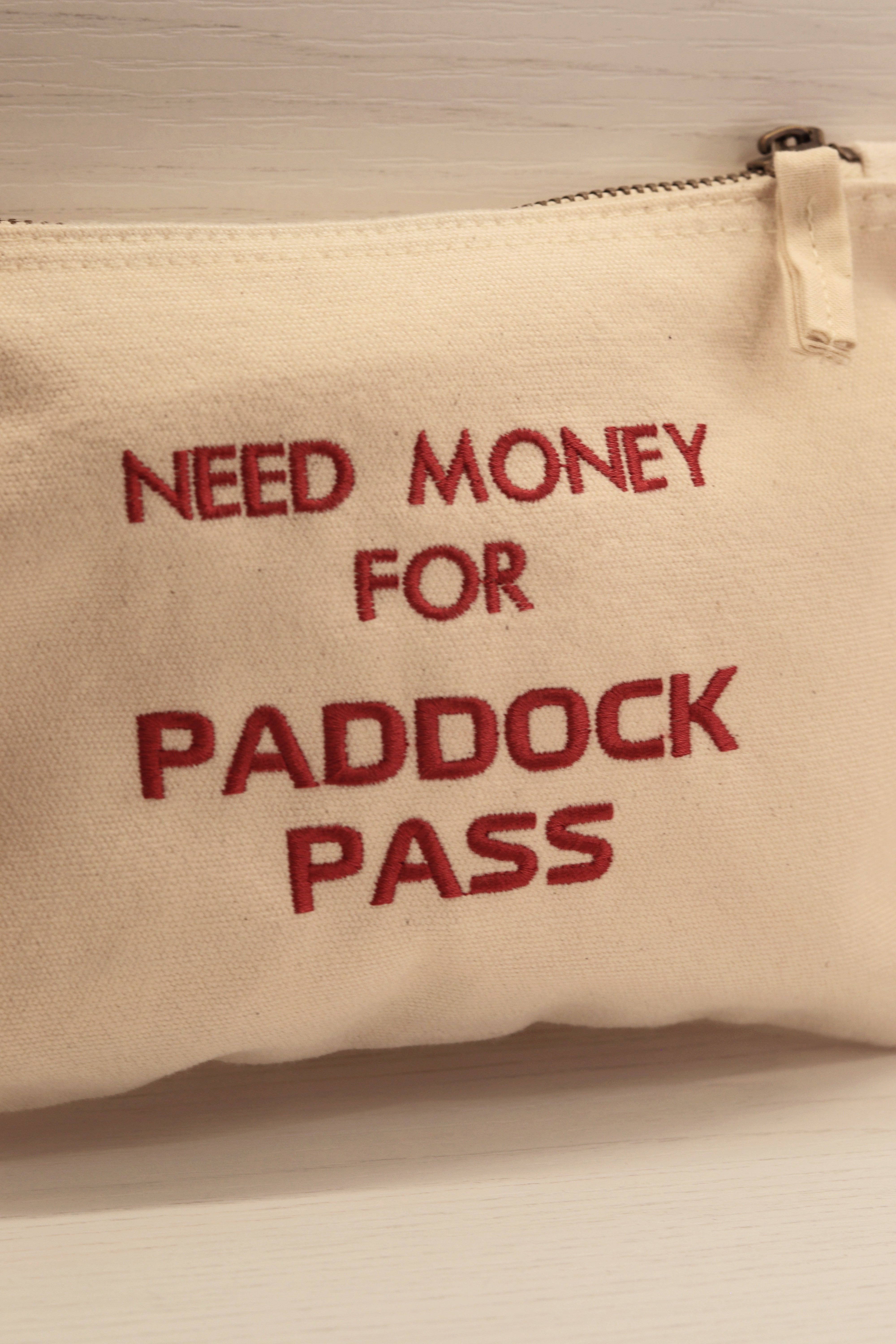 Pochette Need Money for Paddock Pass