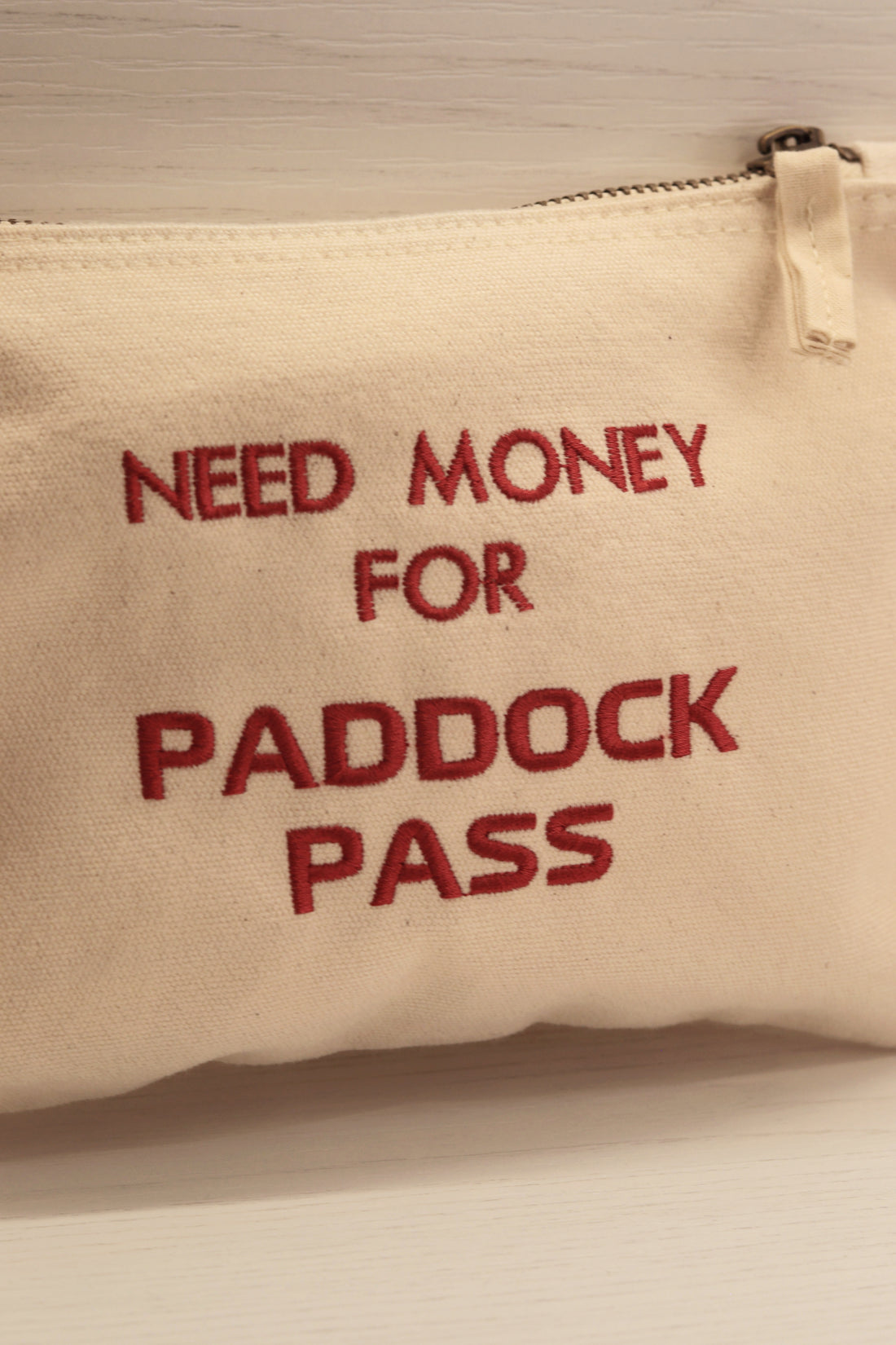 Pochette Need Money for Paddock Pass