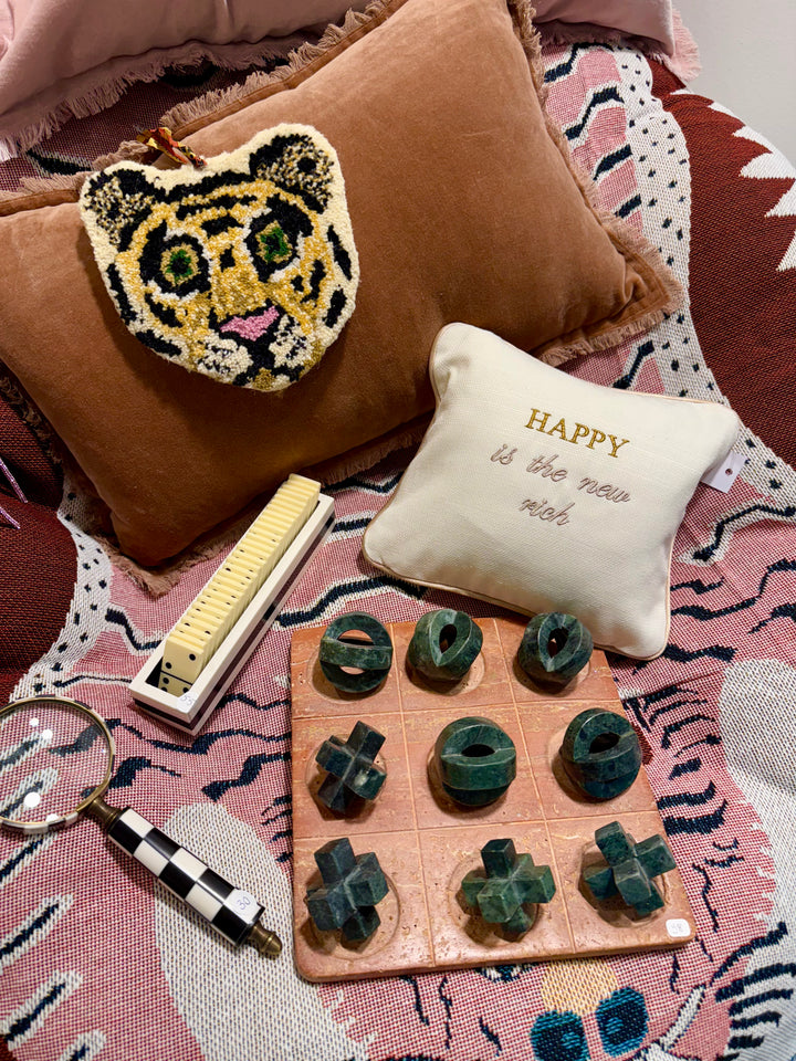 Coussin Brodé "Happy is the New Rich"
